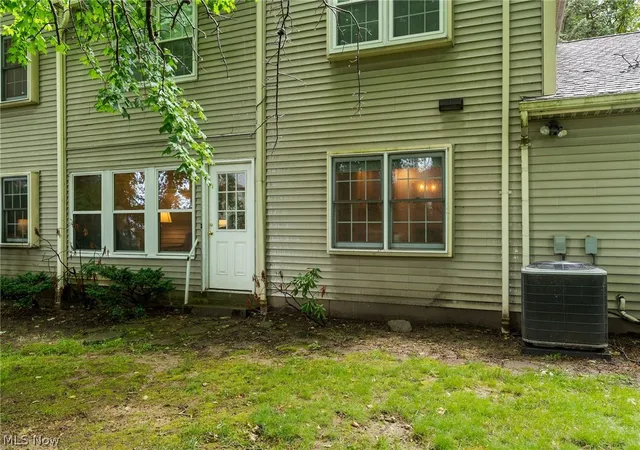 3rd image of 1338 Fox Run Dr, Youngstown, OH 44512 | MLS# 5222294