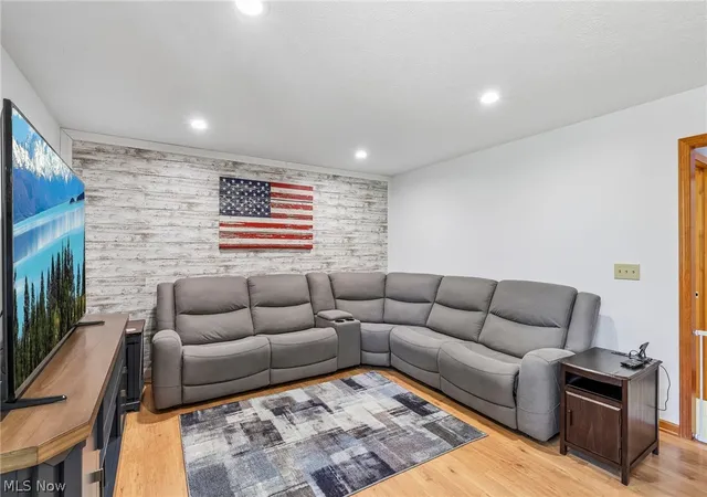 Photo 4 of Sale Pending at 964 Dock Rd, Madison, OH 44057 | MLS# 5221311 | Listing updated on 2026-10-05
