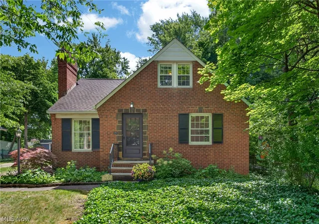 Homes for sale in Cleveland Heights, OH | 2539 Kingston Rd, Cleveland Heights, OH 44118 | MLS# 5222118