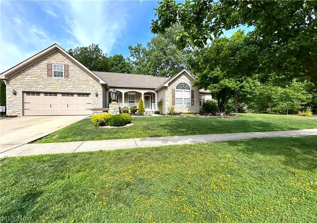 2nd image of 1052 Arrowhead Dr, Vermilion, OH 44089 | MLS# 5221779