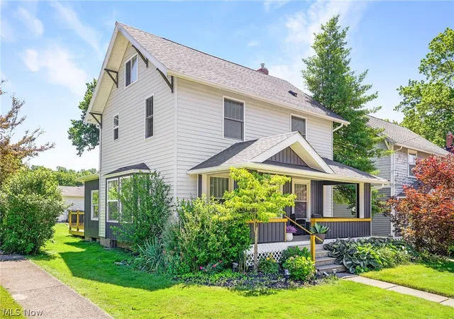 Photo 2 of Single family home for sale at 247 Highland Ave, Wadsworth, OH 44281 | MLS# 5222482 | Listing updated on 2026-08-21