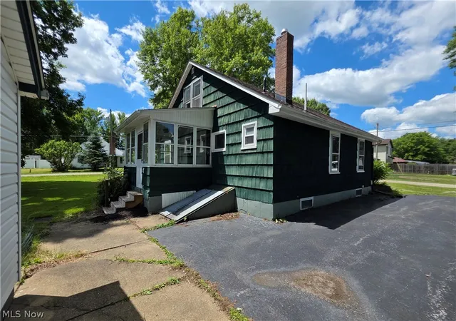 Homes for sale in Newton Falls, OH | 2335 W River Rd, Newton Falls, OH 44444 | MLS# 5222030