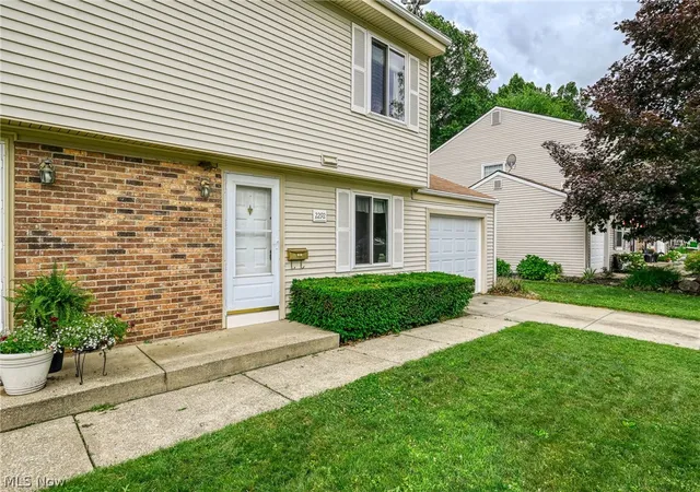 Homes for sale in Stow, OH | 2292 Echo Valley Dr, Stow, OH 44224 | MLS# 5221746