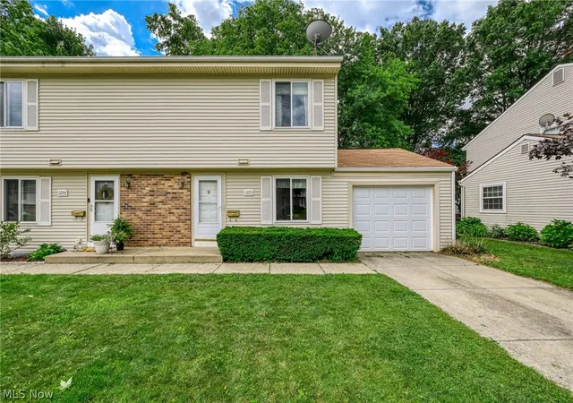 Photo 3 of Condo for sale at 2292 Echo Valley Dr, Stow, OH 44224 | MLS# 5221746 | Listing updated on 2026-09-18