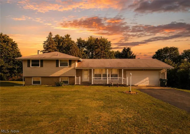 Photo 1 of Single family home for sale at 5216 Oakvale St Sw, Canton, OH 44706 | MLS# 5221476 | Listing updated on 2026-07-29