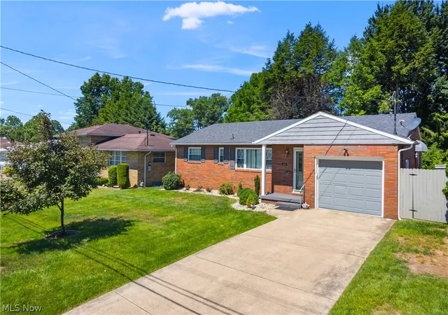 Homes for sale in Parkersburg, WV | 3403 Foley Dr, Parkersburg, WV 26104 | MLS# 5221900