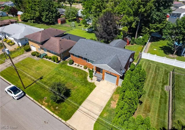 Homes for sale in Parkersburg, WV | 3403 Foley Dr, Parkersburg, WV 26104 | MLS# 5221900