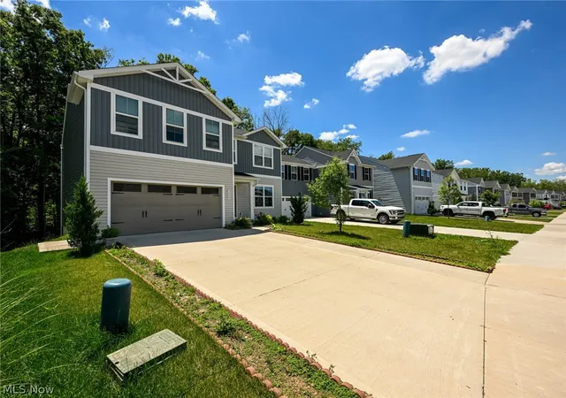 Photo 3 of Single family home for sale at 3220 Sunny Brk Dr, Akron, OH 44312 | MLS# 5222321 | Listing updated on 2026-08-25