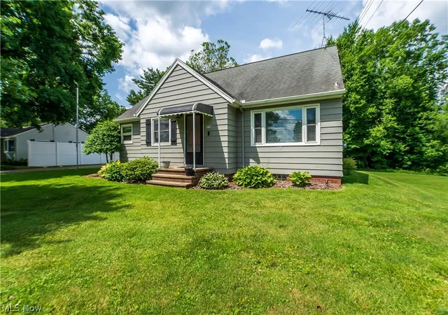 Homes for sale in Uniontown, OH | 2748 Canton Rd, Uniontown, OH 44685 | MLS# 5222521