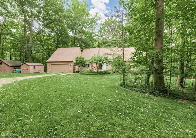 3rd image of 15490 Riddle Rd, Chagrin Falls, OH 44022 | MLS# 5220857