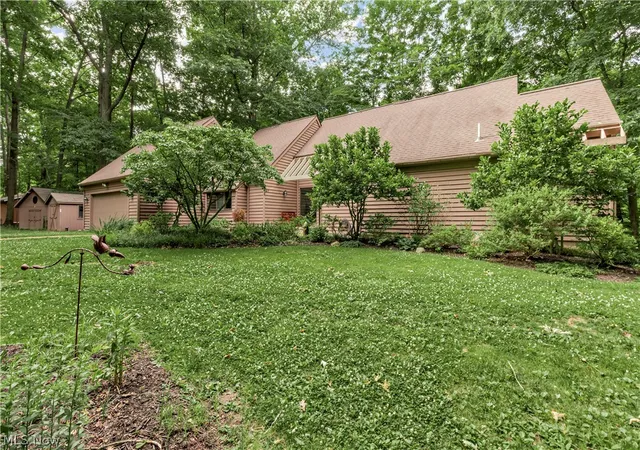4th image of 15490 Riddle Rd, Chagrin Falls, OH 44022 | MLS# 5220857