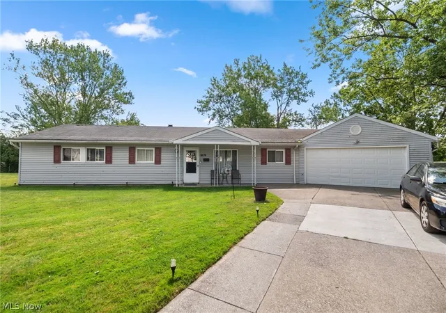 Homes for sale in Bedford Heights, OH | 6119 Eaton Ct, Bedford Heights, OH 44146 | MLS# 5221636