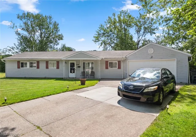 Homes for sale in Bedford Heights, OH | 6119 Eaton Ct, Bedford Heights, OH 44146 | MLS# 5221636