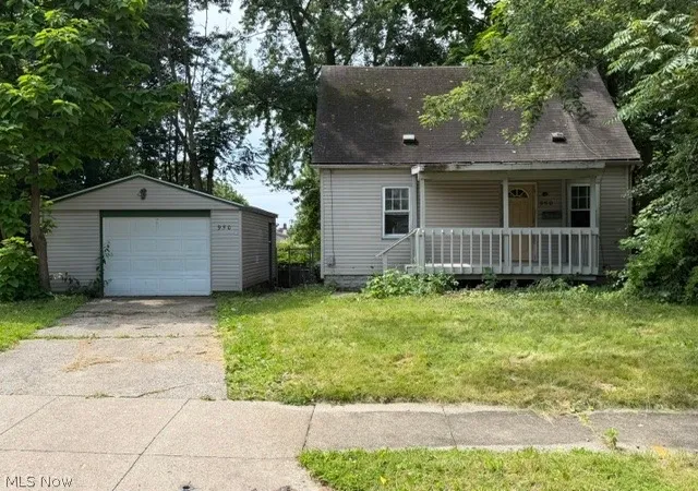 Photo 2 of Single family home for sale at 950 Silvercrest Ave, Akron, OH 44314 | MLS# 5220057 | Listing updated on 2026-10-05