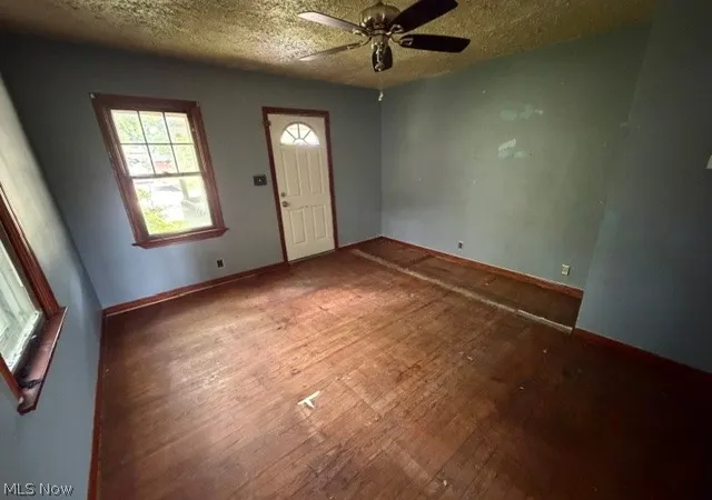 Photo 3 of Single family home for sale at 950 Silvercrest Ave, Akron, OH 44314 | MLS# 5220057 | Listing updated on 2026-10-05