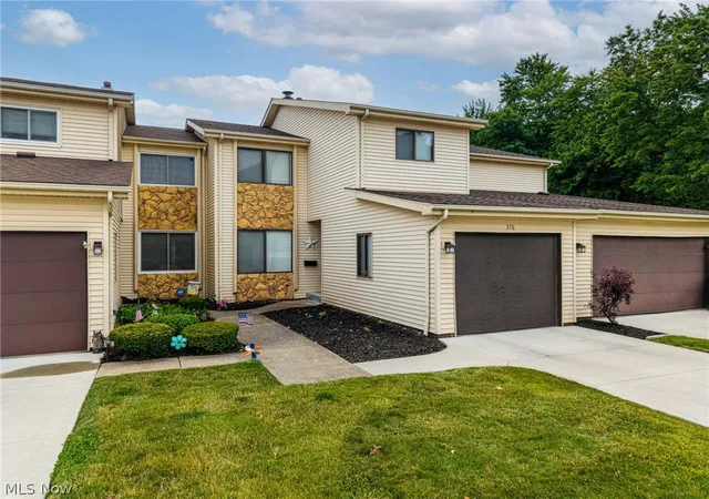Homes for sale in Wadsworth, OH | 376 Deepwood Dr #376, Wadsworth, OH 44281 | MLS# 5222591