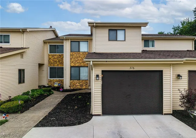 Homes for sale in Wadsworth, OH | 376 Deepwood Dr #376, Wadsworth, OH 44281 | MLS# 5222591
