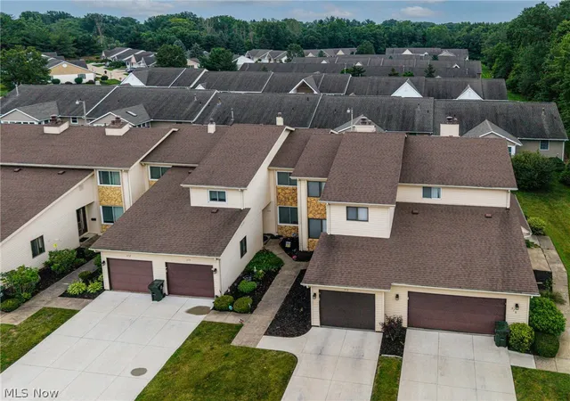 Homes for sale in Wadsworth, OH | 376 Deepwood Dr, Wadsworth, OH 44281