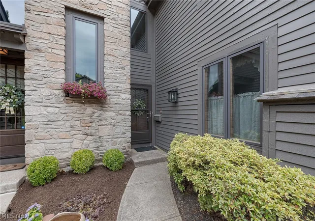 2nd image of 1025 Stonewood Ct, Westlake, OH 44145 | MLS# 5220287