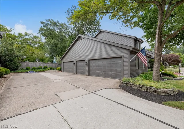 32nd image of 1025 Stonewood Ct, Westlake, OH 44145 | MLS# 5220287