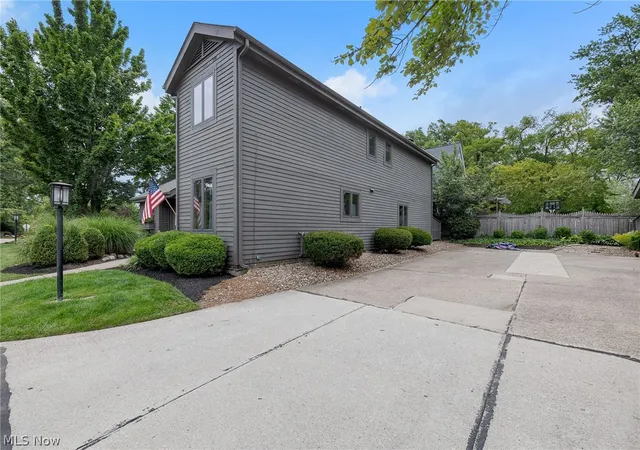 3rd image of 1025 Stonewood Ct, Westlake, OH 44145 | MLS# 5220287