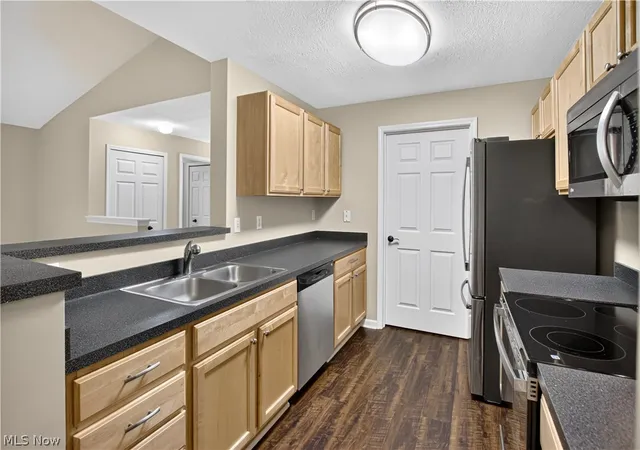 5th image of 3324 Lenox Vlg Dr, Fairlawn, OH 44333