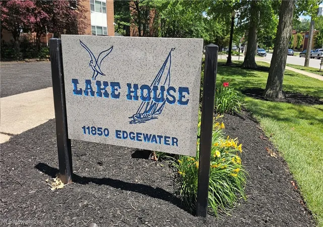 Listing Photo 2 - Condo for sale in building located at 11850 Edgewater Dr, Lakewood, OH 44107 - Unit #1008
