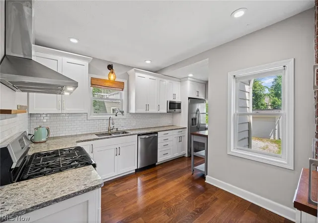 4th image of 3363 E Scarborough Rd, Cleveland, OH 44118 | MLS# 5222382
