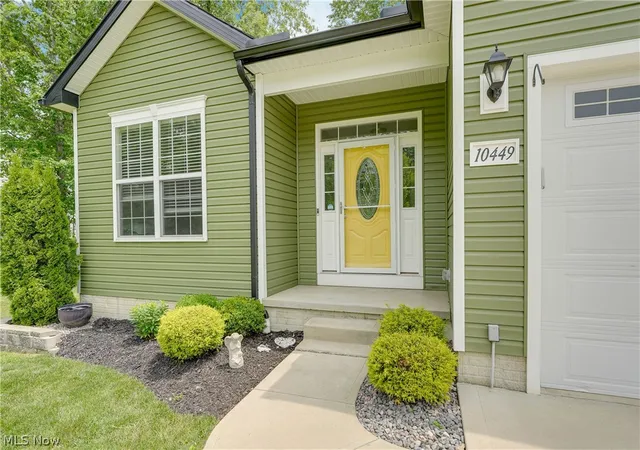 Homes for sale in Aurora, OH | 10449 Maryland St, Aurora, OH 44202 | MLS# 5222365