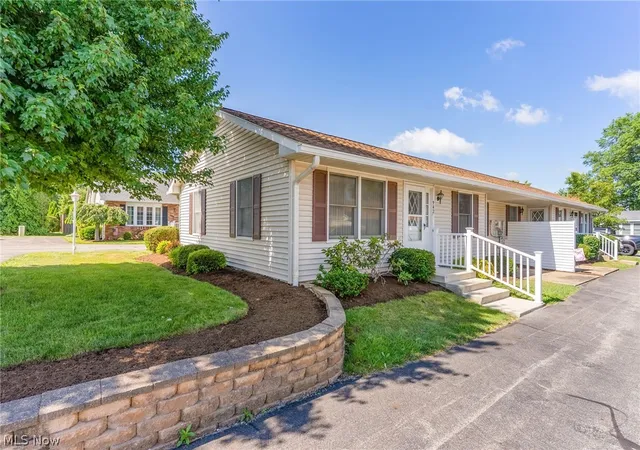 Homes for sale in Salem, OH | 942 Canterbury Ln, Salem, OH 44460 | MLS# 5221806