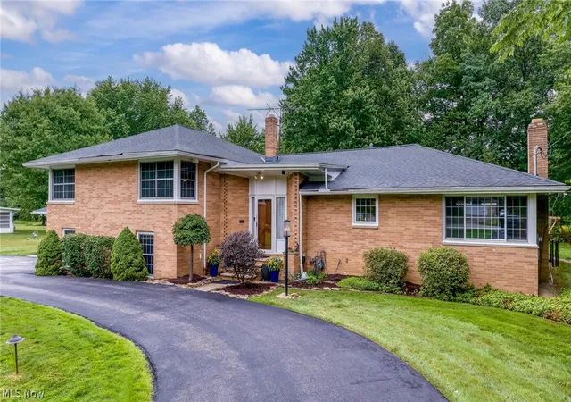 Photo 1 of Single family home for sale at 3819 Brainard Rd, Beachwood, OH 44122 | MLS# 5221924 | Listing updated on 2026-06-29