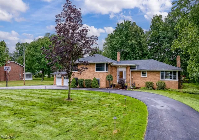 Photo 3 of Single family home for sale at 3819 Brainard Rd, Beachwood, OH 44122 | MLS# 5221924 | Listing updated on 2026-06-29