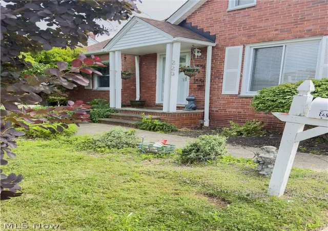 Photo 2 of Sale Pending at 220 E 327th Street, Willowick, OH 44095 | MLS# 5221271 | Listing updated on 2026-07-09