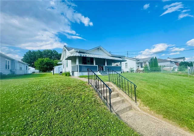 Homes for sale in Vienna, WV | 809 28th Street, Vienna, WV 26105 | MLS# 5222459