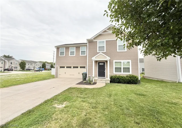 Homes for sale in Amherst, OH | 117 Fall Lake Ln, Amherst, OH 44001 | MLS# 5219823