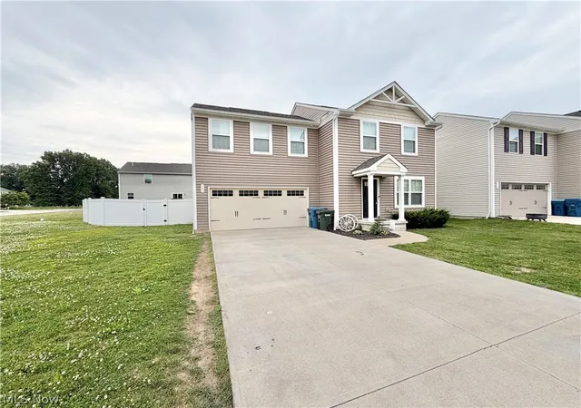 Homes for sale in Amherst, OH | 117 Fall Lake Ln, Amherst, OH 44001 | MLS# 5219823