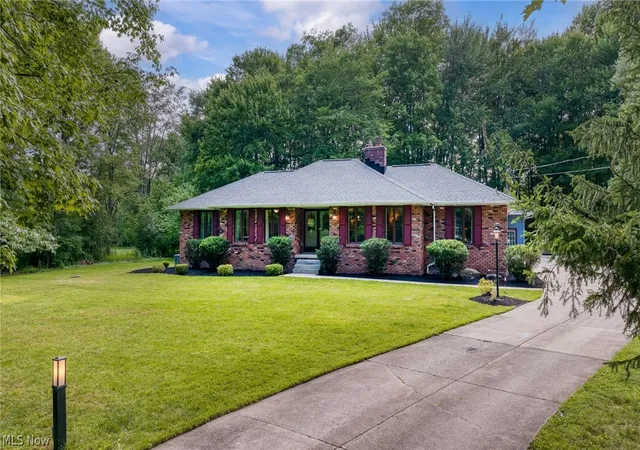 3rd image of 4830 Som Center Rd, Chagrin Falls, OH 44022 | MLS# 5208280