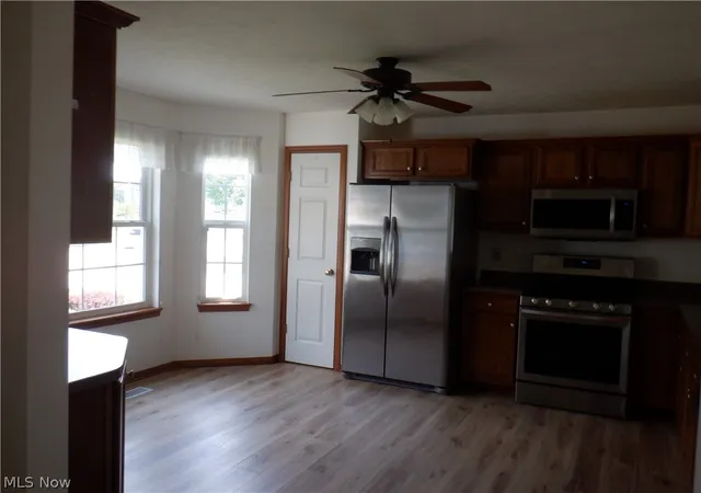 3rd image of 17811 Engle Ct, Brook Park, OH 44142 | MLS# 5222781