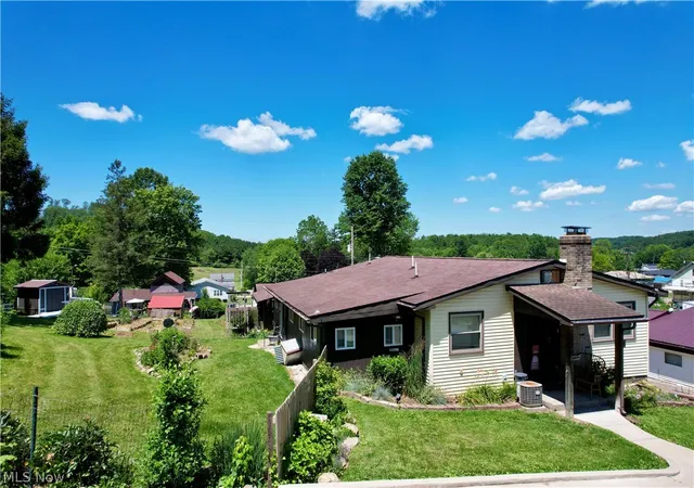 Photo 4 of Single family home for sale at 10 S Ohio St, Dellroy, OH 44620 | MLS# 5222644 | Listing updated on 2026-08-21