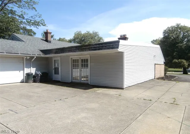 Photo 2 of Single family home for sale at 23551 S Woodland Rd, Beachwood, OH 44122 | MLS# 5222842 | Listing updated on 2026-07-31