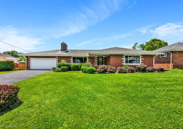 Homes for sale in New Martinsville, WV | 512 Briarcliff Ct, New Martinsville, WV 26155 | MLS# 5222556