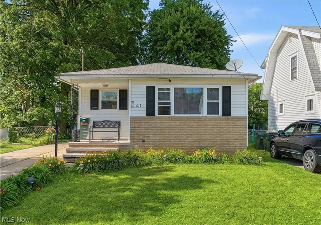 Homes for sale in Cuyahoga Falls, OH | 617 Marguerite Ave, Cuyahoga Falls, OH 44221 | MLS# 5222776