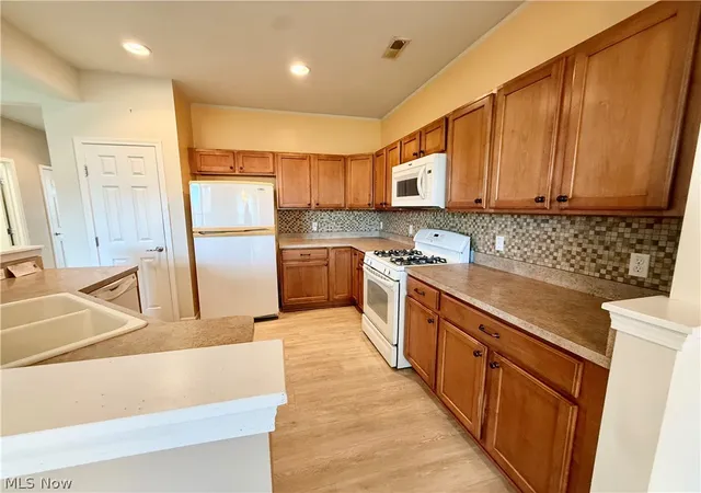 Photo 5 of Sale Pending at 9482 Redington Dr, North Ridgeville, OH 44039 | MLS# 5221836 | Listing updated on 2026-07-22