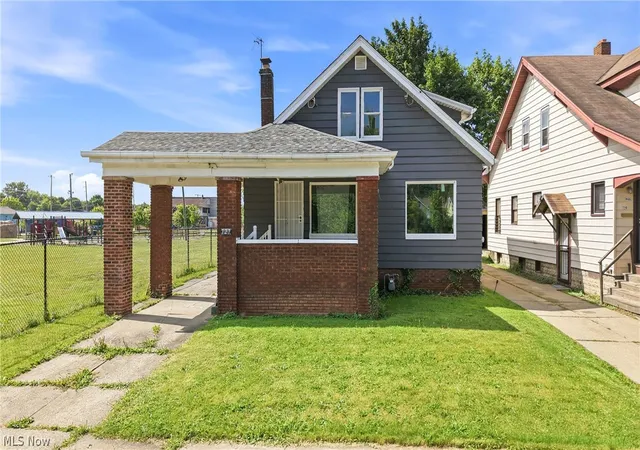 Photo 1 of Single family home for sale at 727 W Laclede Ave, Youngstown, OH 44511 | MLS# 5222869 | Listing updated on 2026-08-05