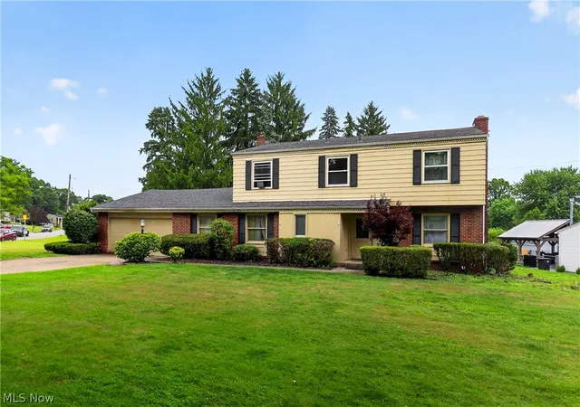 Photo 2 of Single family home for sale at 2801 Reeves Rd Ne, Warren, OH 44483 | MLS# 5222832 | Listing updated on 2026-08-19