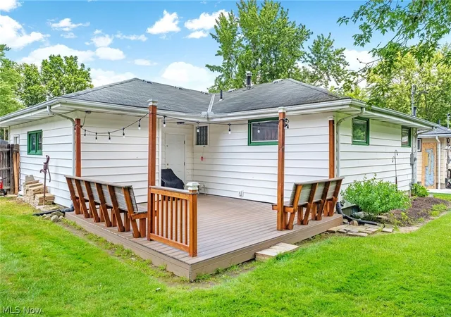 2nd image of 1024 Oakwood Dr, Elyria, OH 44035 | MLS# 5222888