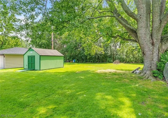 3rd image of 1024 Oakwood Dr, Elyria, OH 44035 | MLS# 5222888