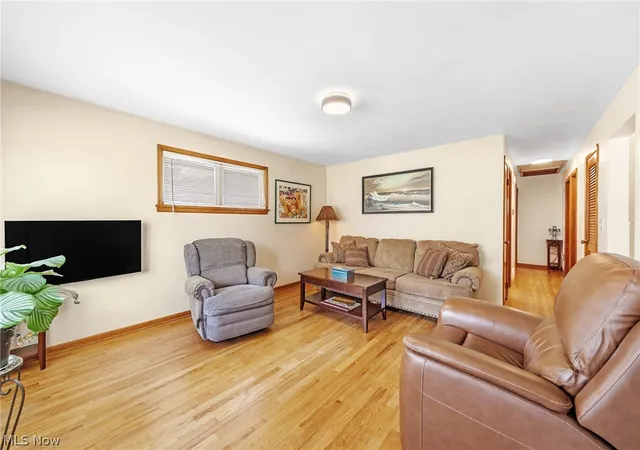 5th image of 1024 Oakwood Dr, Elyria, OH 44035 | MLS# 5222888