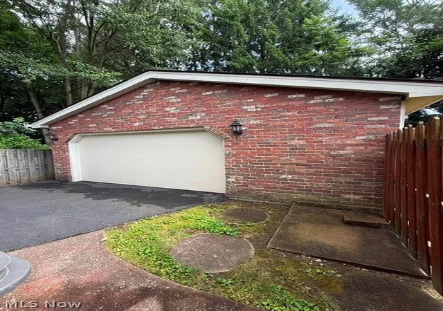 Photo 3 of Sale Pending at 1947 Thalia Ave, Youngstown, OH 44514 | MLS# 5222929 | Listing updated on 2026-07-02