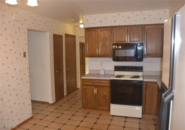 Homes for sale in Eastlake, OH | 537 Howells Ct, Eastlake, OH 44095 | MLS# 5222877